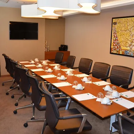 米卡多酒店 4* 尼特拉