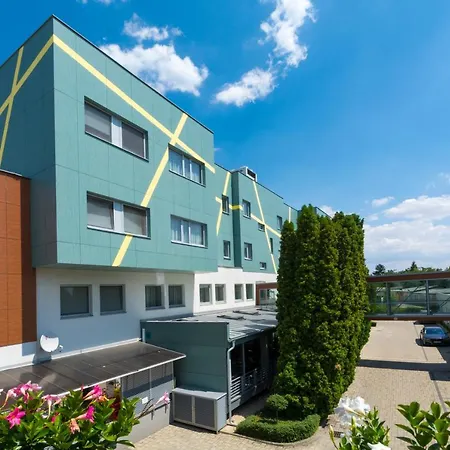 Mikado Hotel 4*
